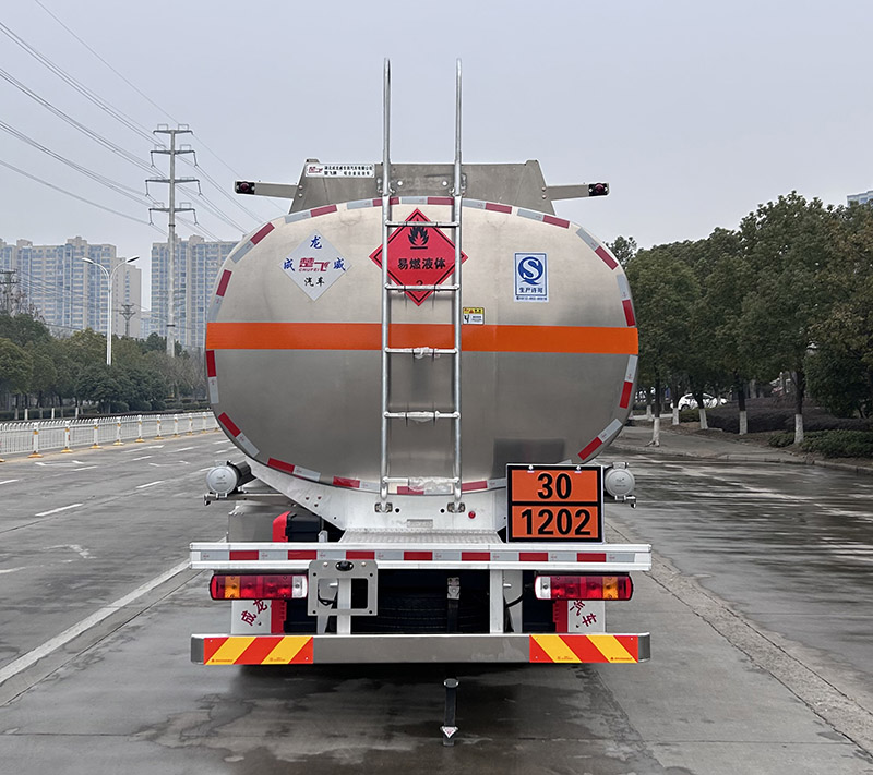 楚飛牌CLQ5327GYY6CA鋁合金運(yùn)油車公告圖片