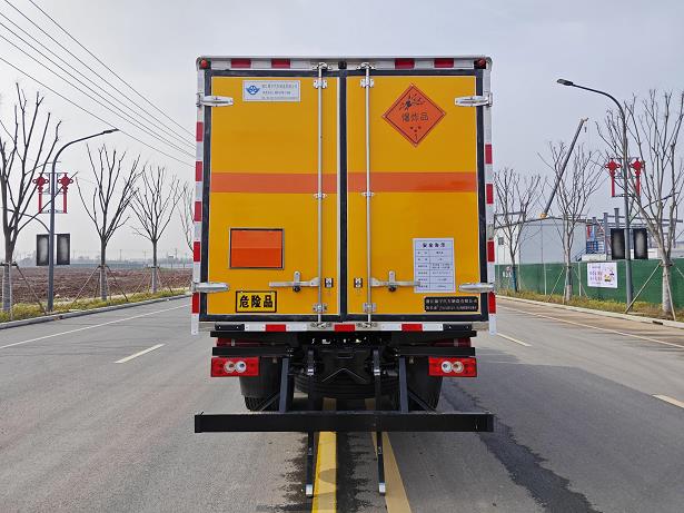 凱樂泰牌JYA5120XQY-BJ1爆破器材運輸車公告圖片