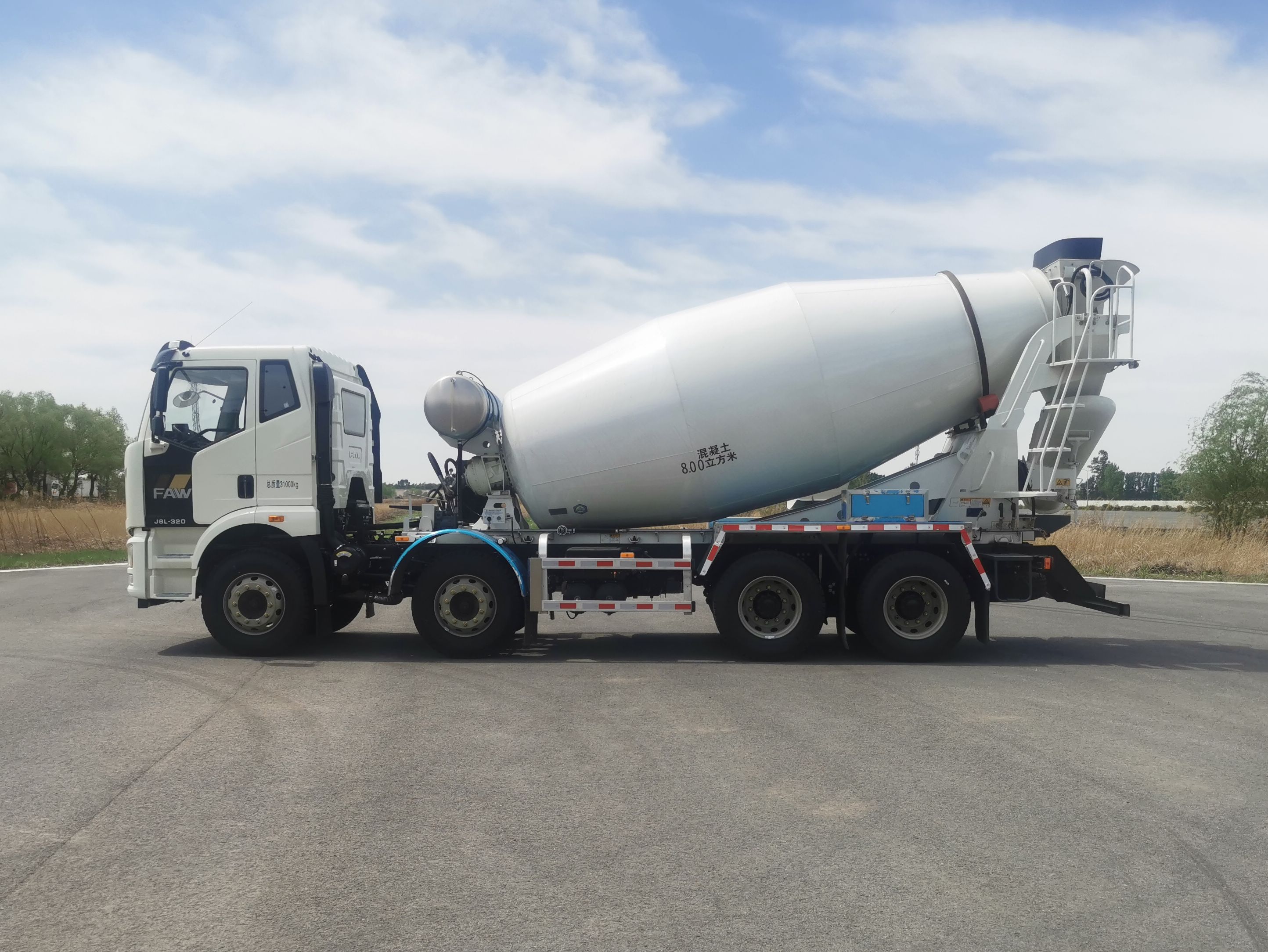 解放牌CA5311GJBP62K1T4E6混凝土攪拌運(yùn)輸車公告圖片