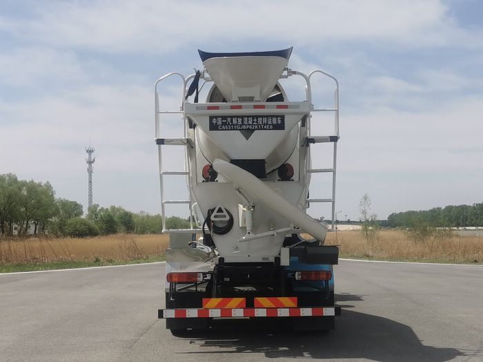 解放牌CA5311GJBP62K1T4E6混凝土攪拌運(yùn)輸車公告圖片