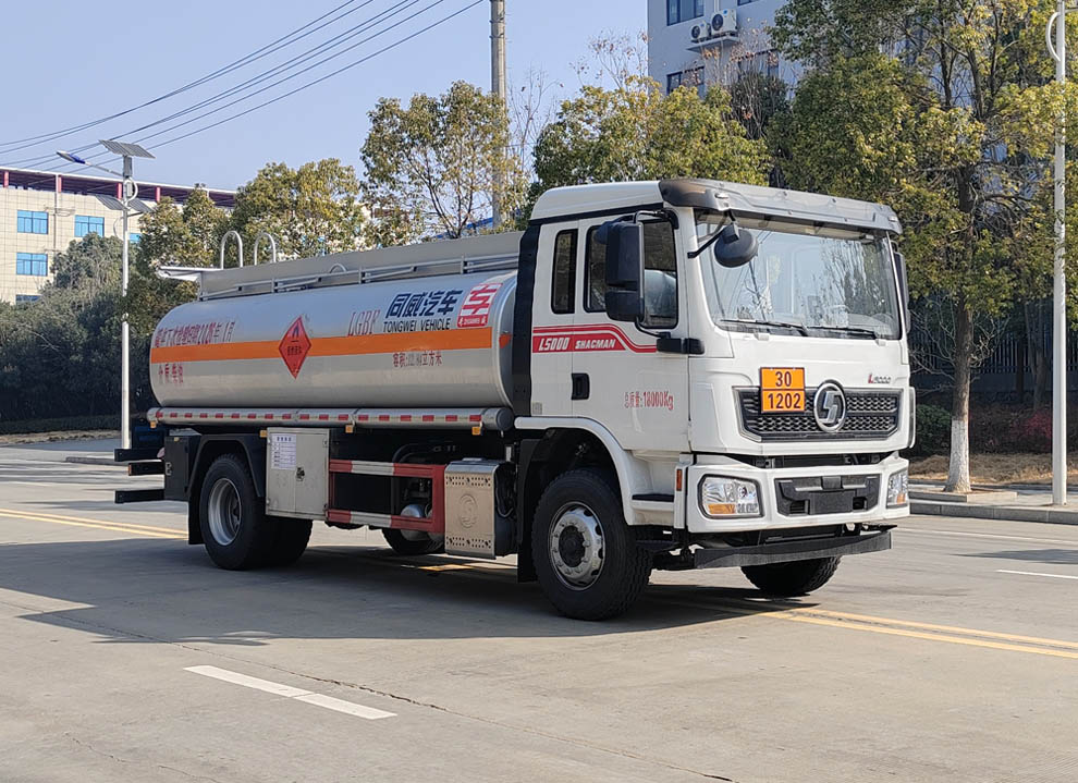 专威牌HTW5189GYYSC6运油车