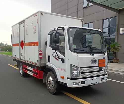 同锐通牌CAA5041XRQC6易燃气体厢式运输车