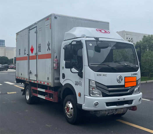 襄鑫鼎牌XDV5041XRYEQ6易燃液体厢式运输车