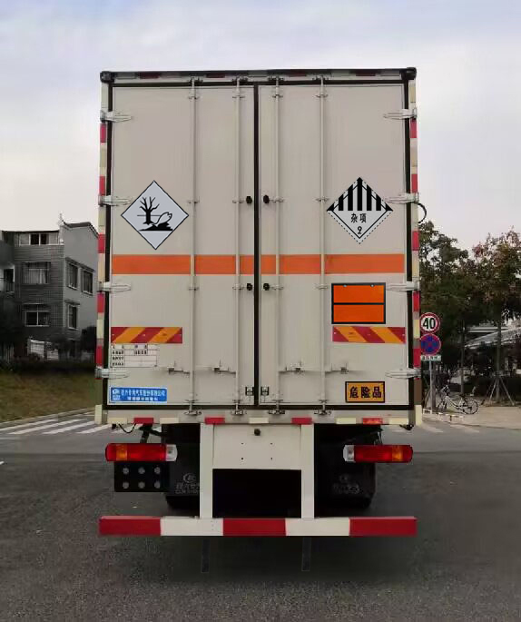 程力威牌CLW5261XZWCDP雜項(xiàng)危險(xiǎn)物品廂式運(yùn)輸車公告圖片