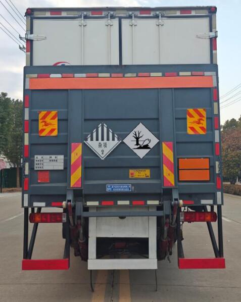 程力威牌CLW5261XZWCDP雜項(xiàng)危險(xiǎn)物品廂式運(yùn)輸車公告圖片