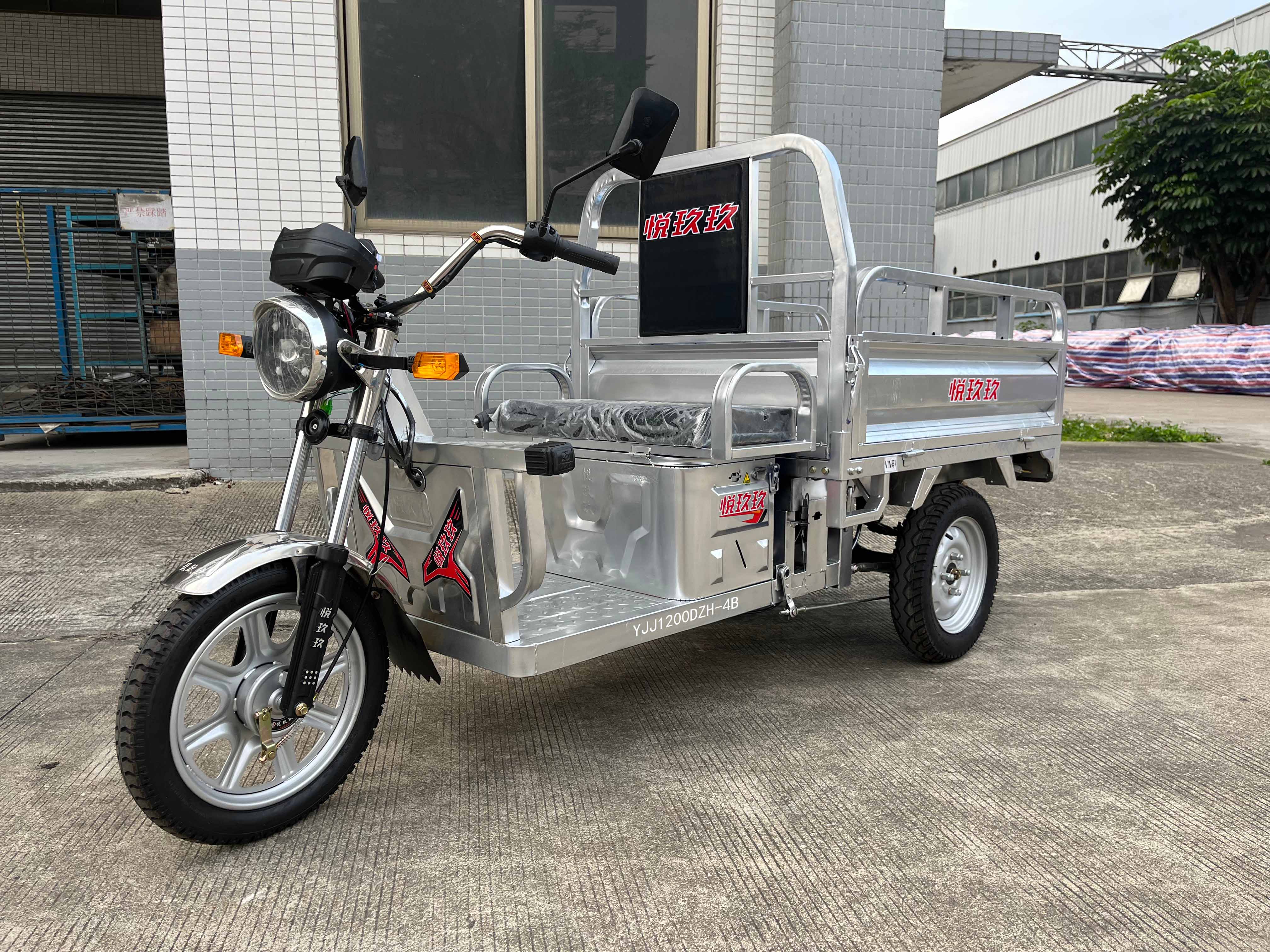 悦玖玖牌YJJ1200DZH-4B电动正三轮摩托车公告图片