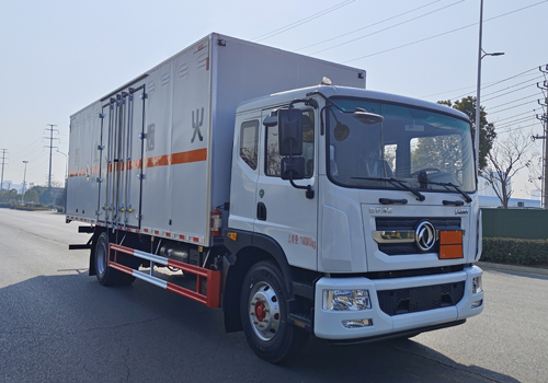 汇力威牌VVV5180XZWEQ6杂项危险物品厢式运输车