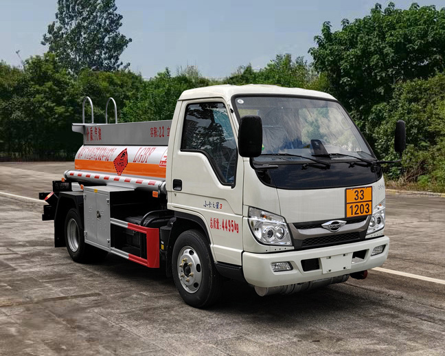 专威牌HTW5045GJYBQ6加油车