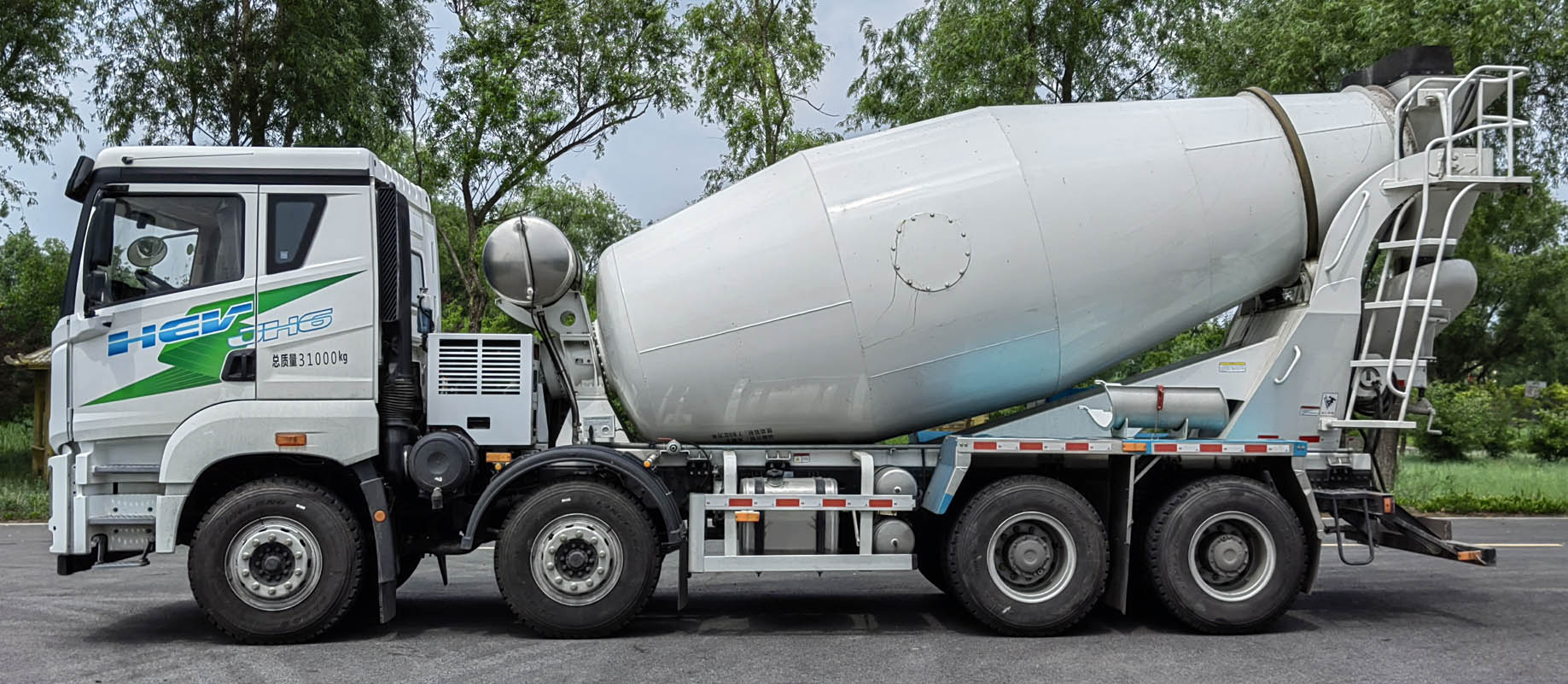 解放牌CA5310GJBP27K1L1T4E6HEVA81混合動(dòng)力混凝土攪拌運(yùn)輸車公告圖片