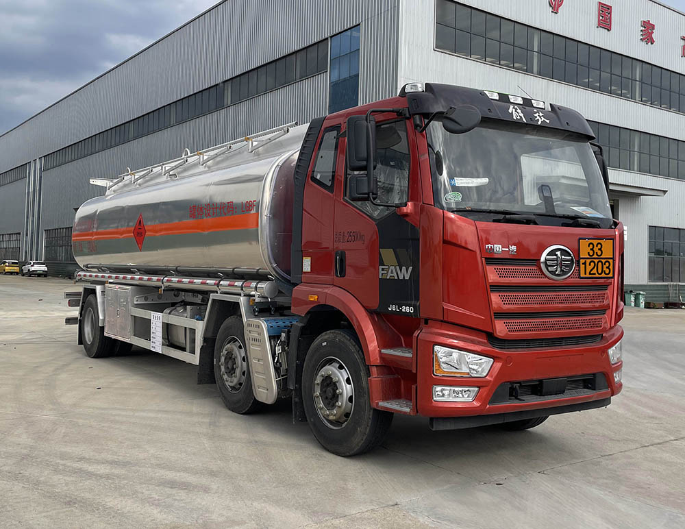 楚飞牌CLQ5265GYY6CA铝合金运油车