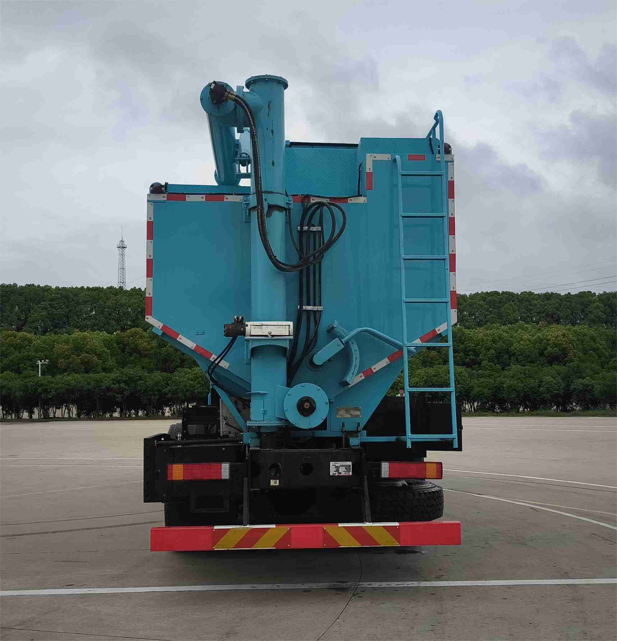 牧安達牌SDM5311ZSLHQBEV純電動散裝飼料運輸車公告圖片