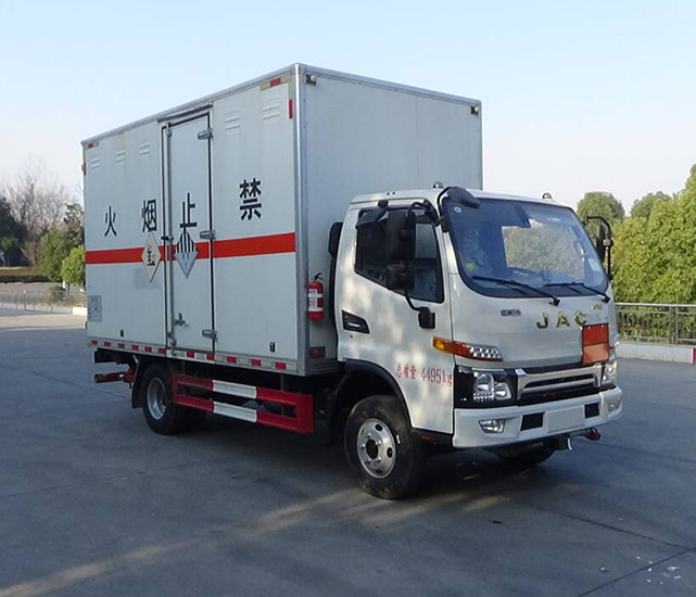 程力牌CL5045XZW6BXW杂项危险物品厢式运输车
