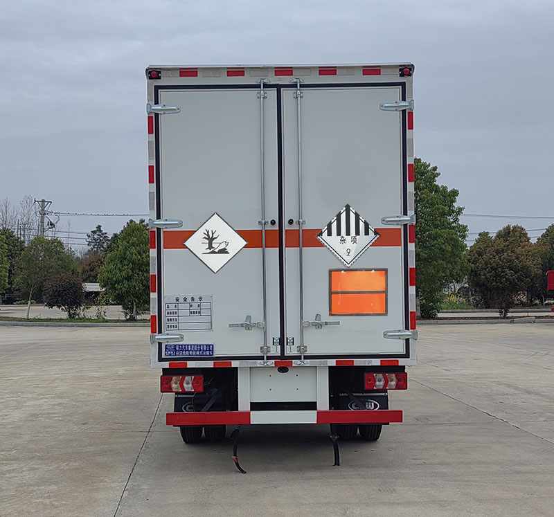 程力牌CL5045XZW6BXW雜項危險物品廂式運輸車公告圖片