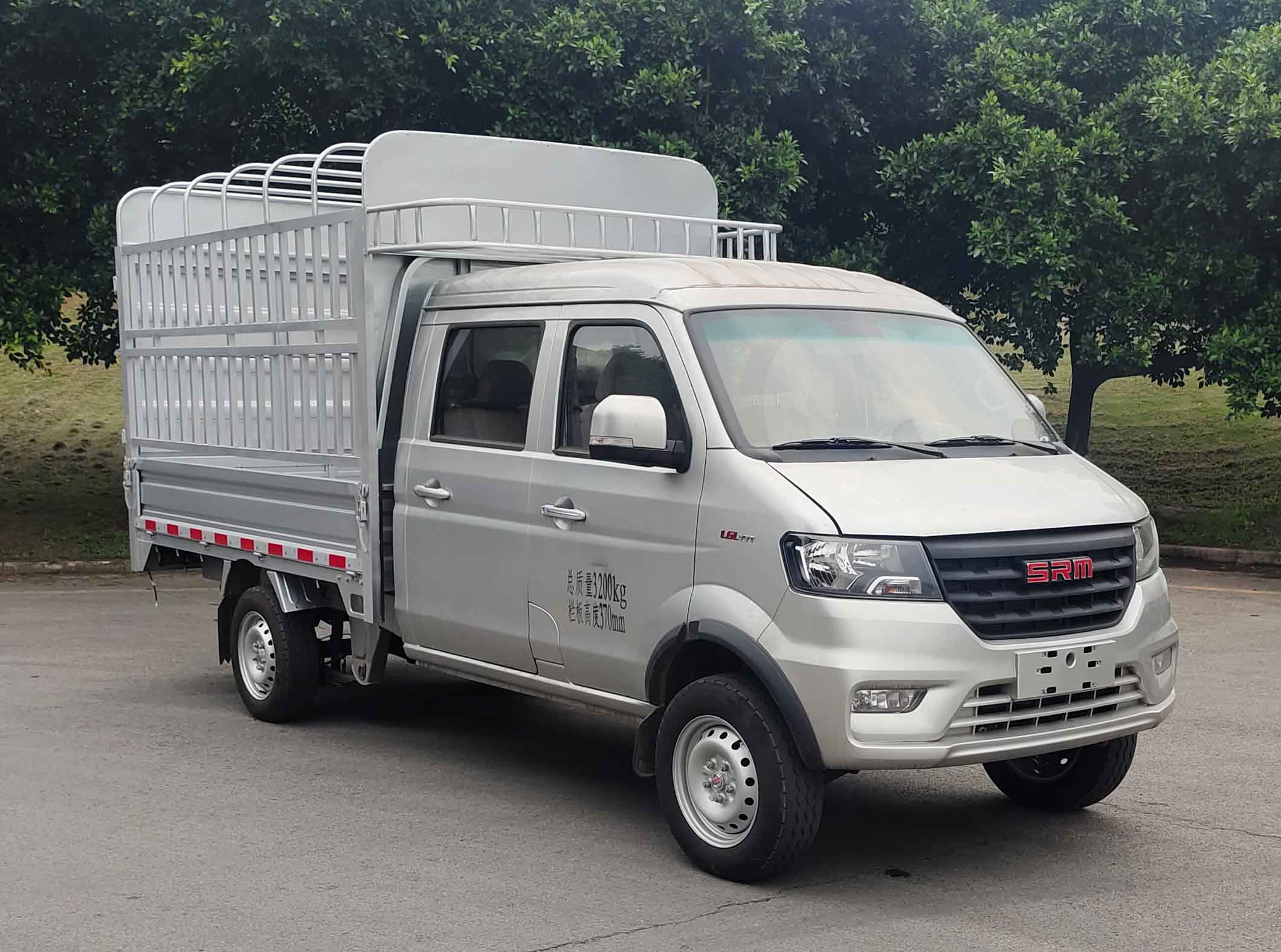鑫源牌JKC5032CCYS6X2仓栅式运输车