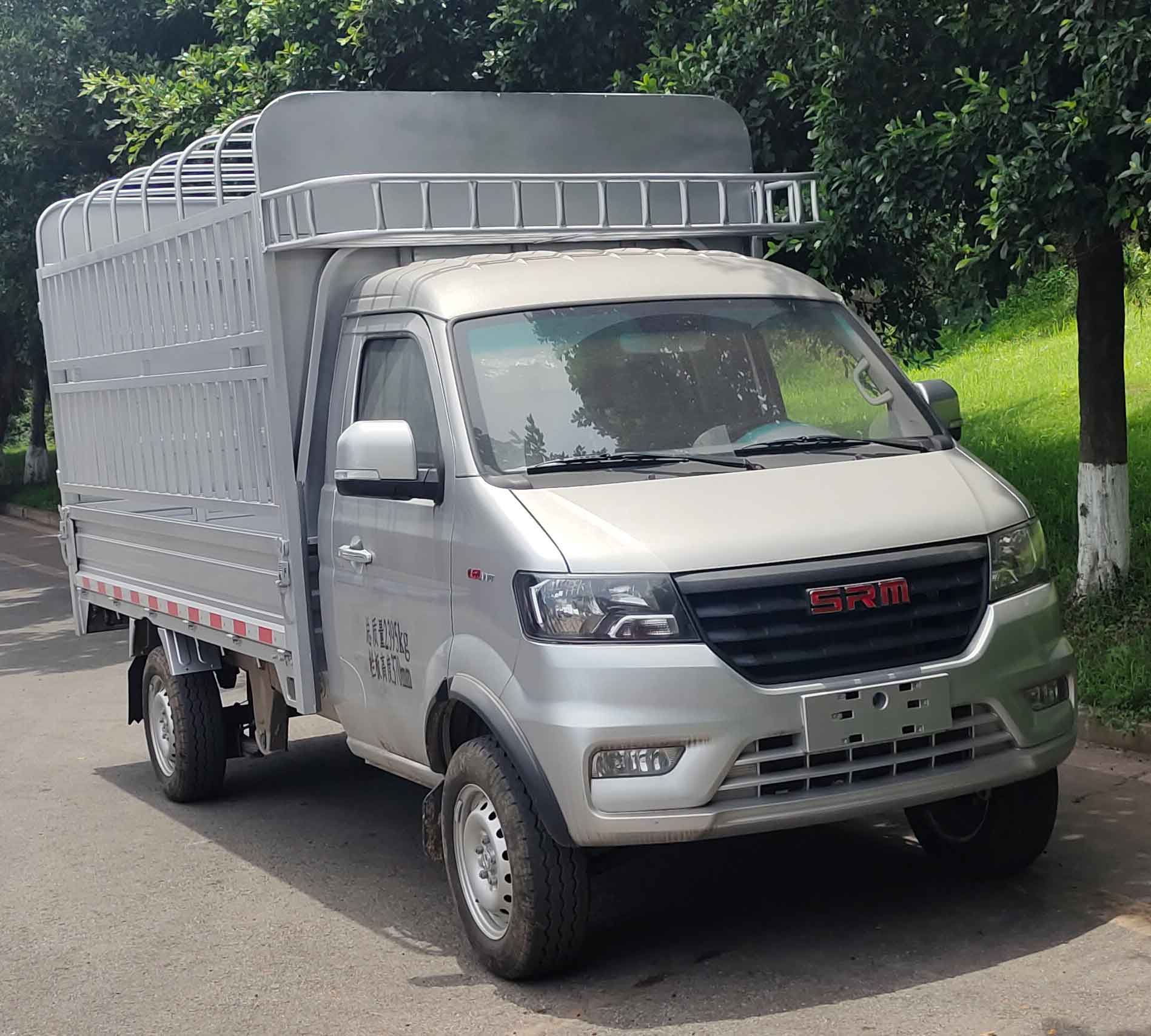 鑫源牌JKC5022CCYD6X3仓栅式运输车