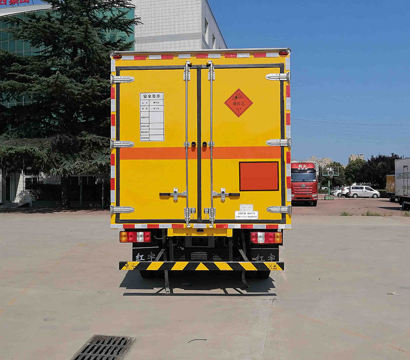 紅宇牌HYJ5070XQY-JX爆破器材運(yùn)輸車公告圖片