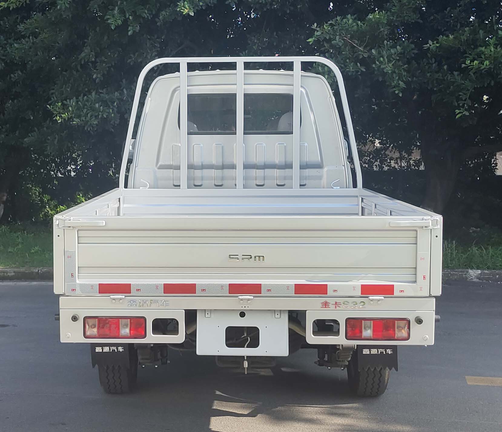 JKC1032S6X2 鑫源牌124马力单桥汽油2.6米国六载货汽车图片