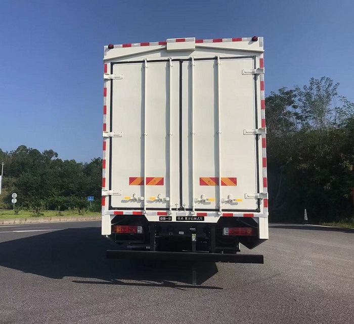 解放牌CA5181XYKP62L5FCEVA1燃料電池翼開(kāi)啟廂式車(chē)公告圖片