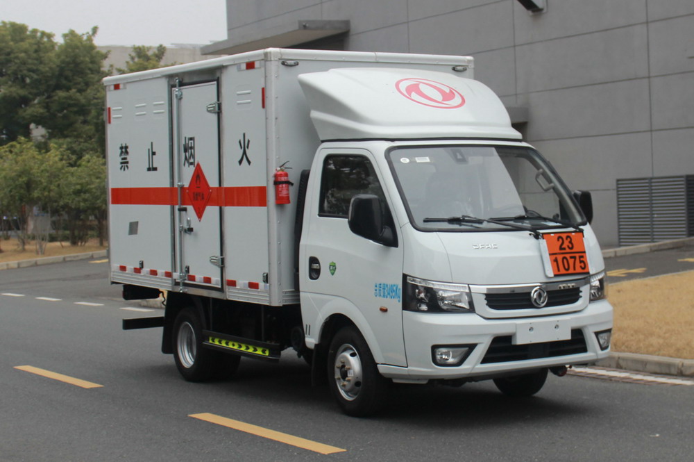 东风牌EQ5036XRQ16QCACWXP易燃气体厢式运输车