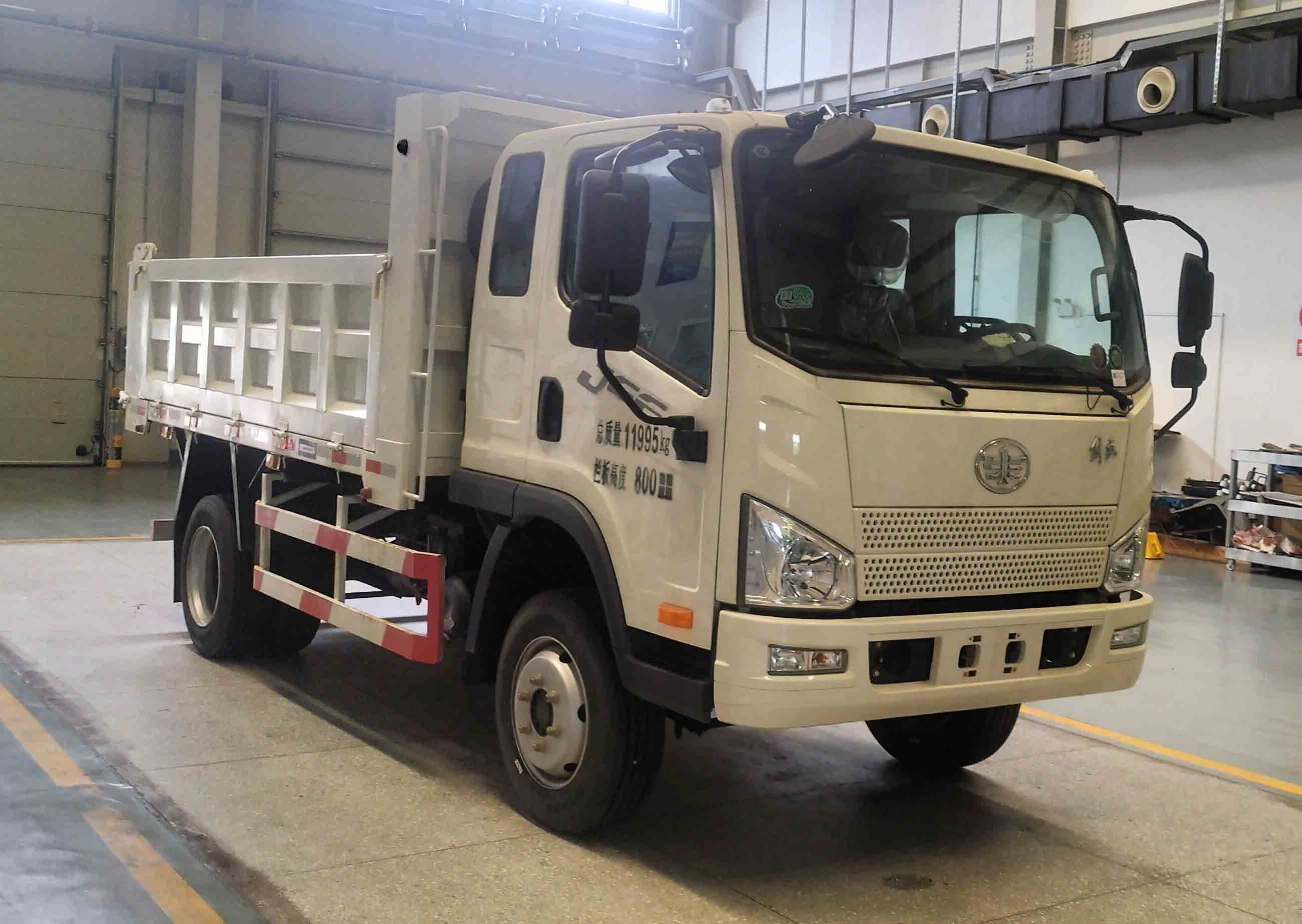 解放牌 154马力 越野自卸汽车(CA2120P40K1L1T5E6A84)