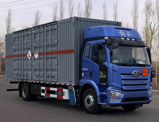 龙帝牌CSL5180XZWE6杂项危险物品厢式运输车