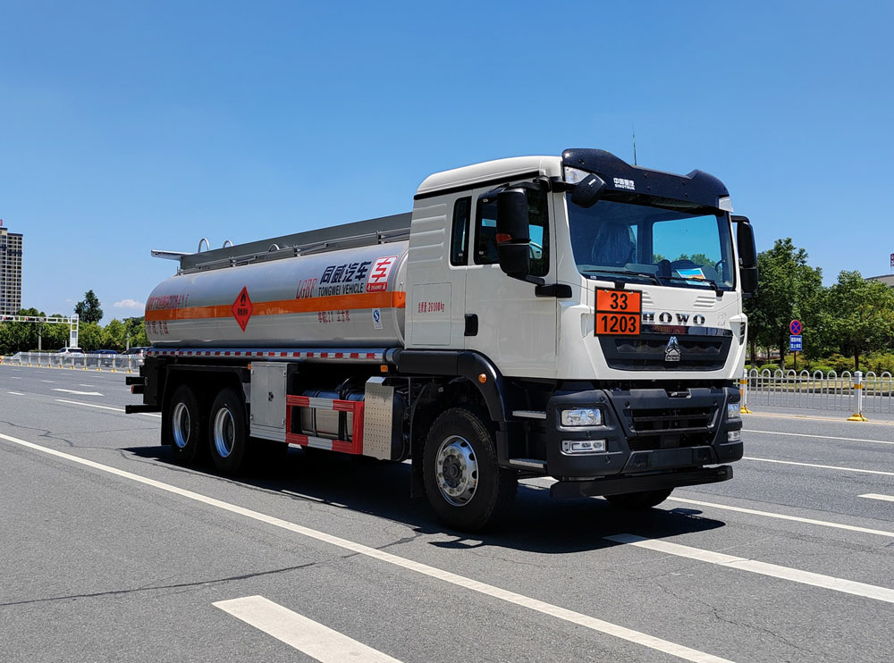 专威牌HTW5267GYYZZQ6运油车
