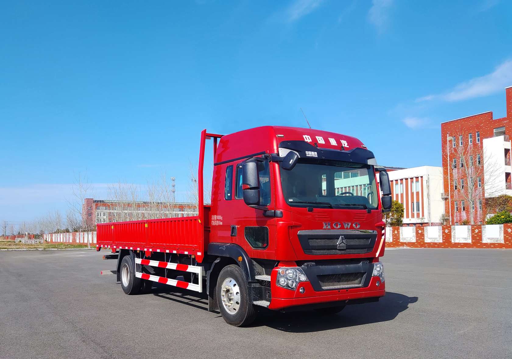 豪沃牌 350马力 载货汽车(ZZ1187N501GF1B)
