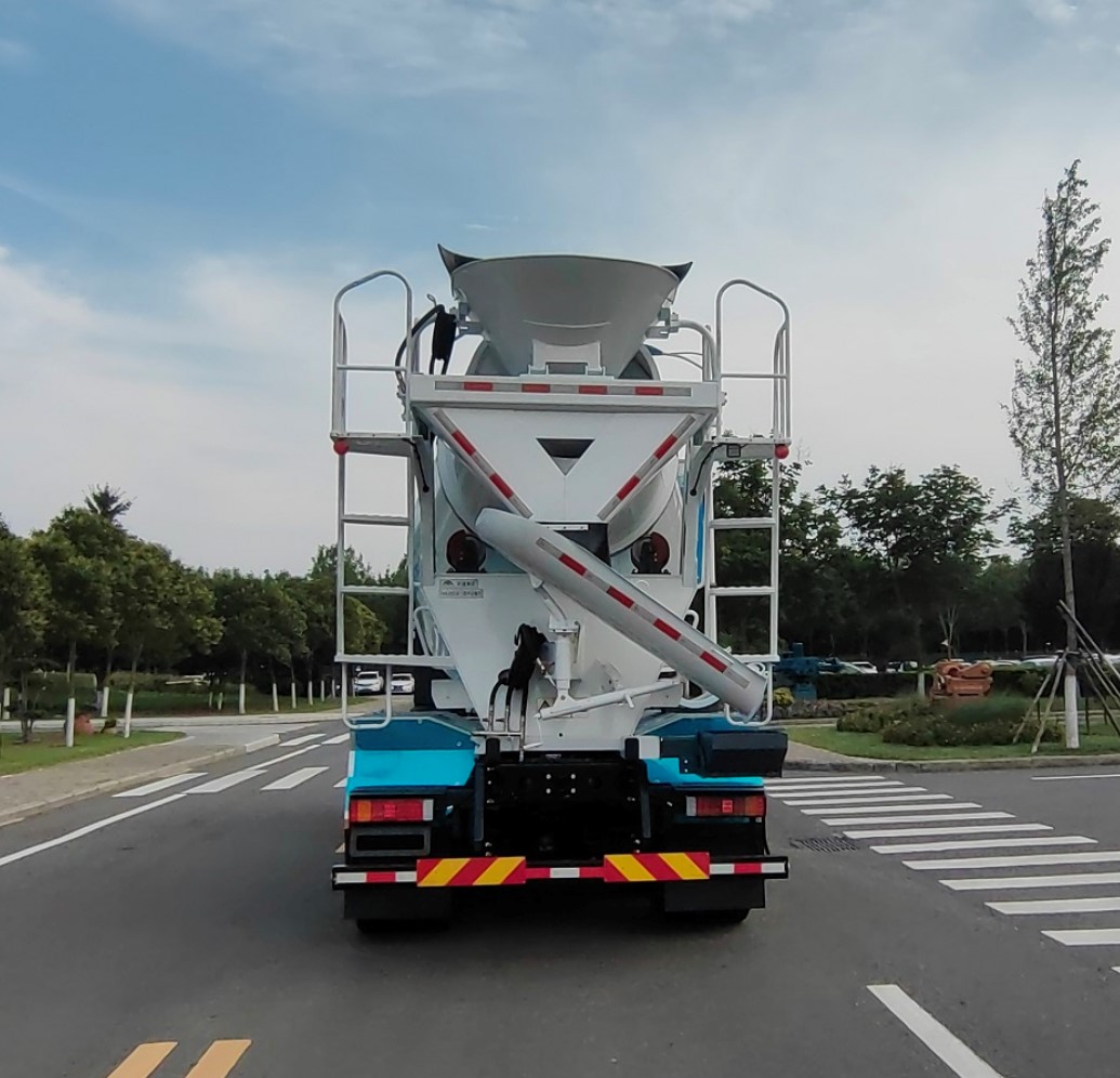 宇通牌ZKH5312GJBP6BEV8換電式純電動(dòng)混凝土攪拌運(yùn)輸車公告圖片