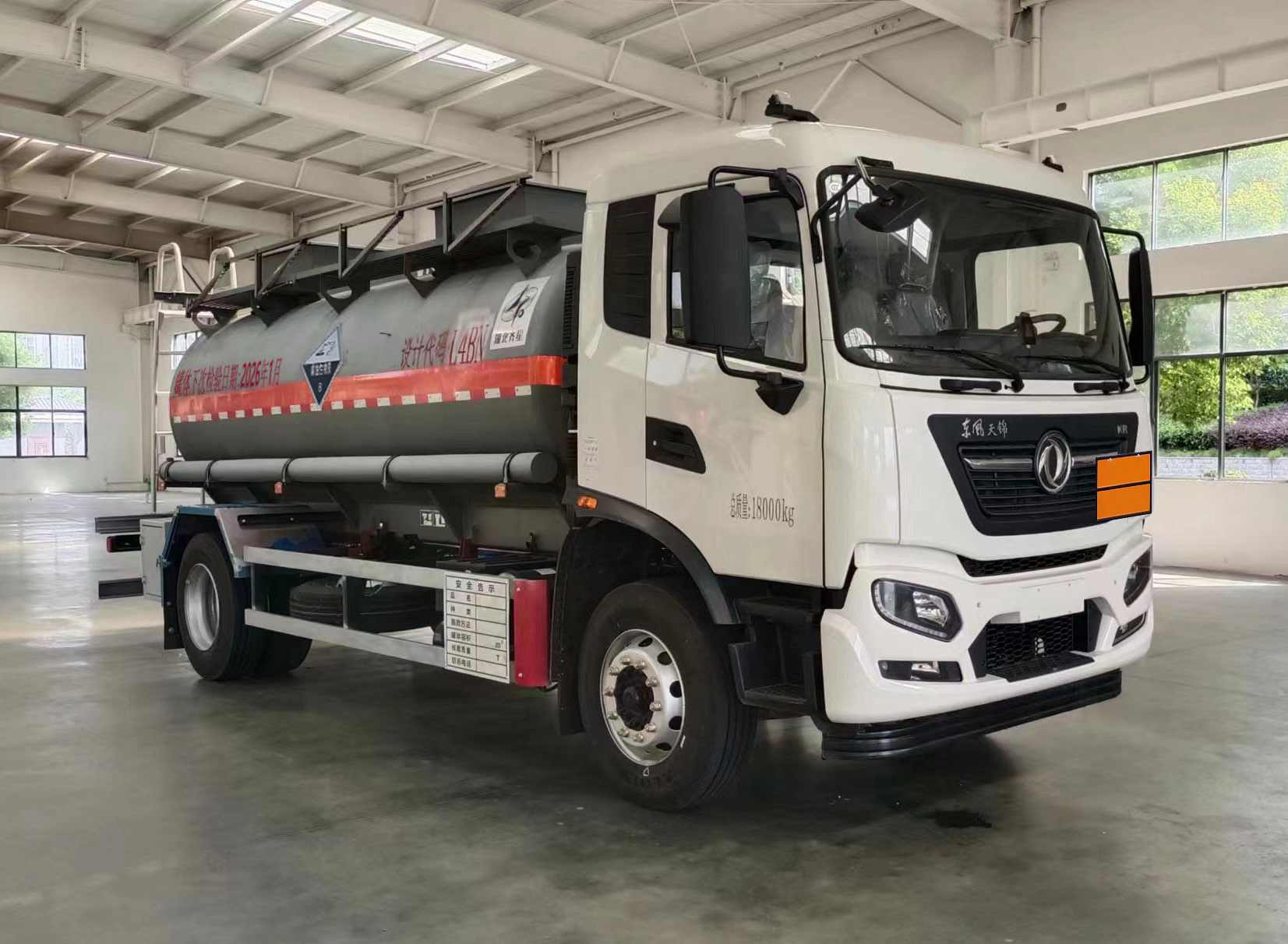齐星牌QXC5180GFWD6腐蚀性物品罐式运输车