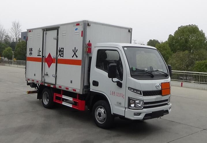 程力威牌CLW5030XRQBFB易燃气体厢式运输车