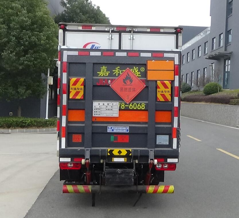 程力威牌CLW5030XRYBFB易燃液體廂式運(yùn)輸車公告圖片