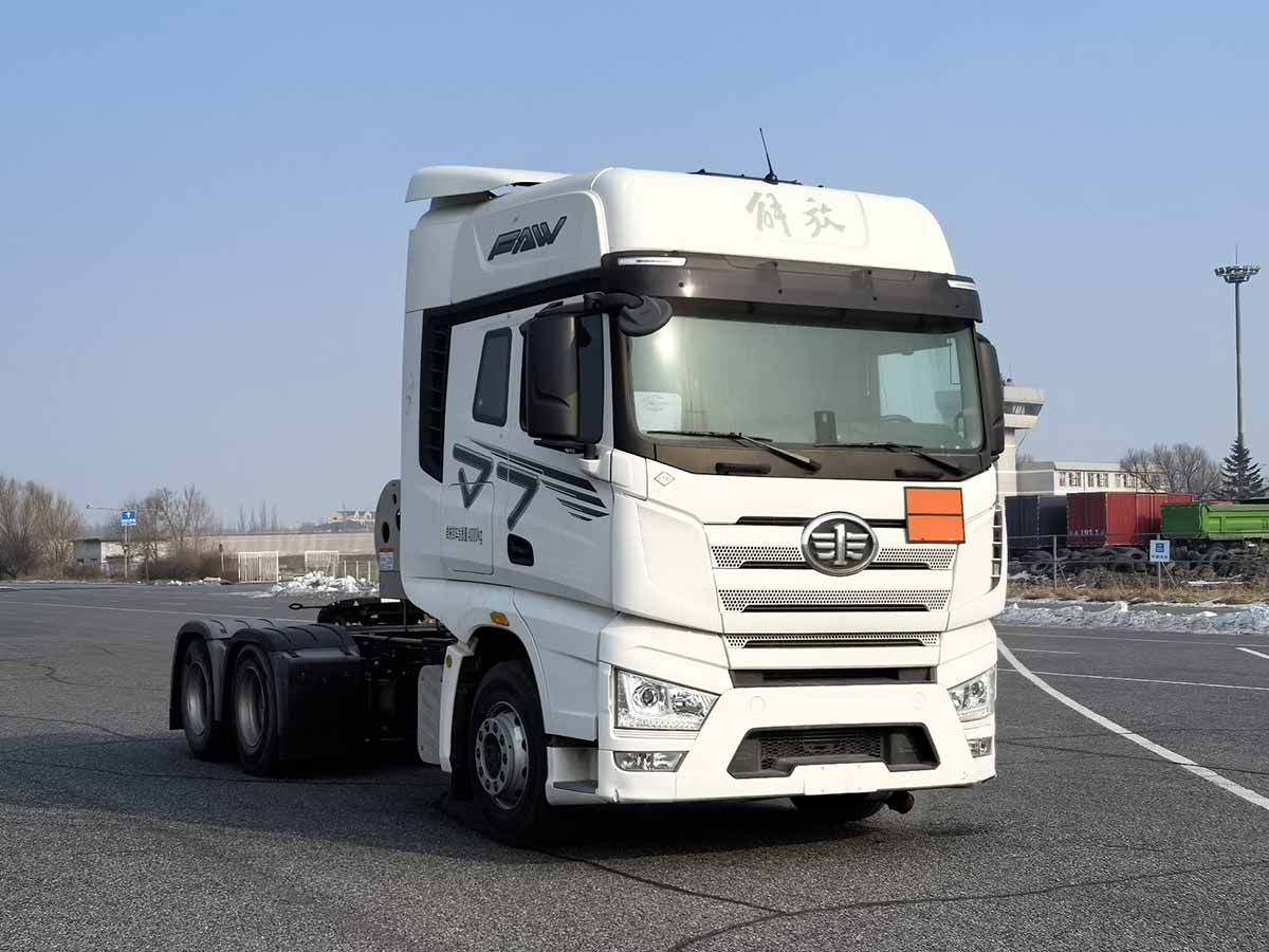 解放牌 514马力 危险品运输半挂牵引车(CA4250P77M26T1E6Z)