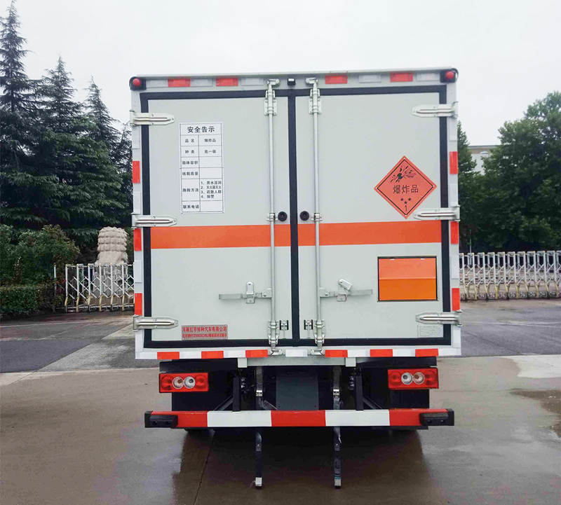 紅宇牌HYZ5080XQYBJ爆破器材運(yùn)輸車公告圖片