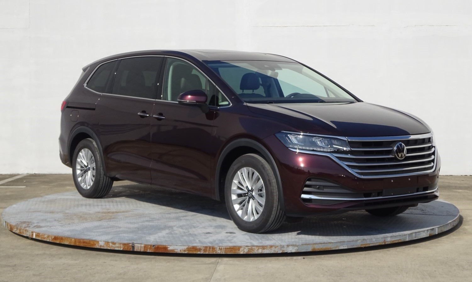 大众汽车牌5.3米7座多用途乘用车(SVW65311GV)