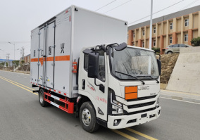 爆破器材运输车
