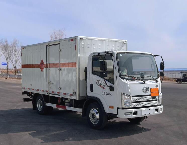 龙帝牌CSL5040XRQE6Q易燃气体厢式运输车