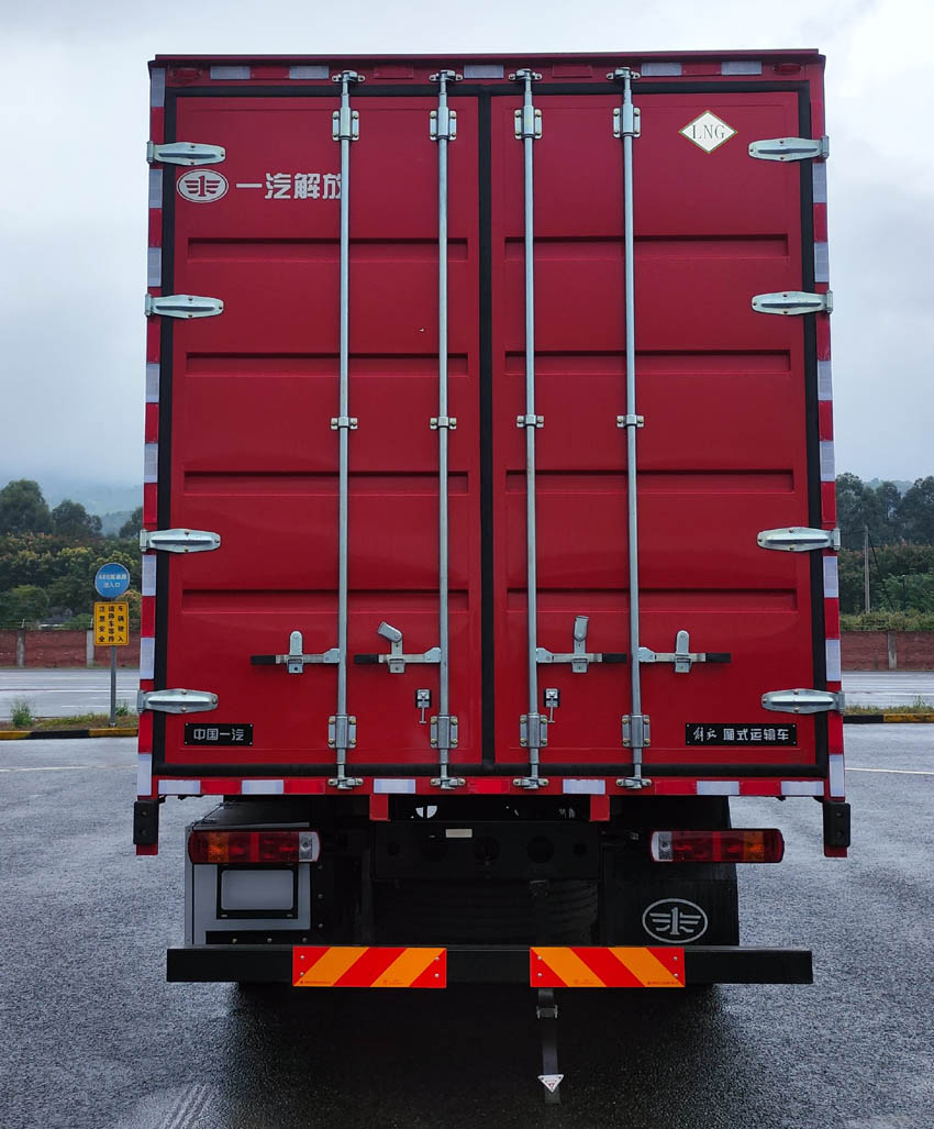 解放牌CA5181XXYP28K8L2NE6A90廂式運輸車公告圖片