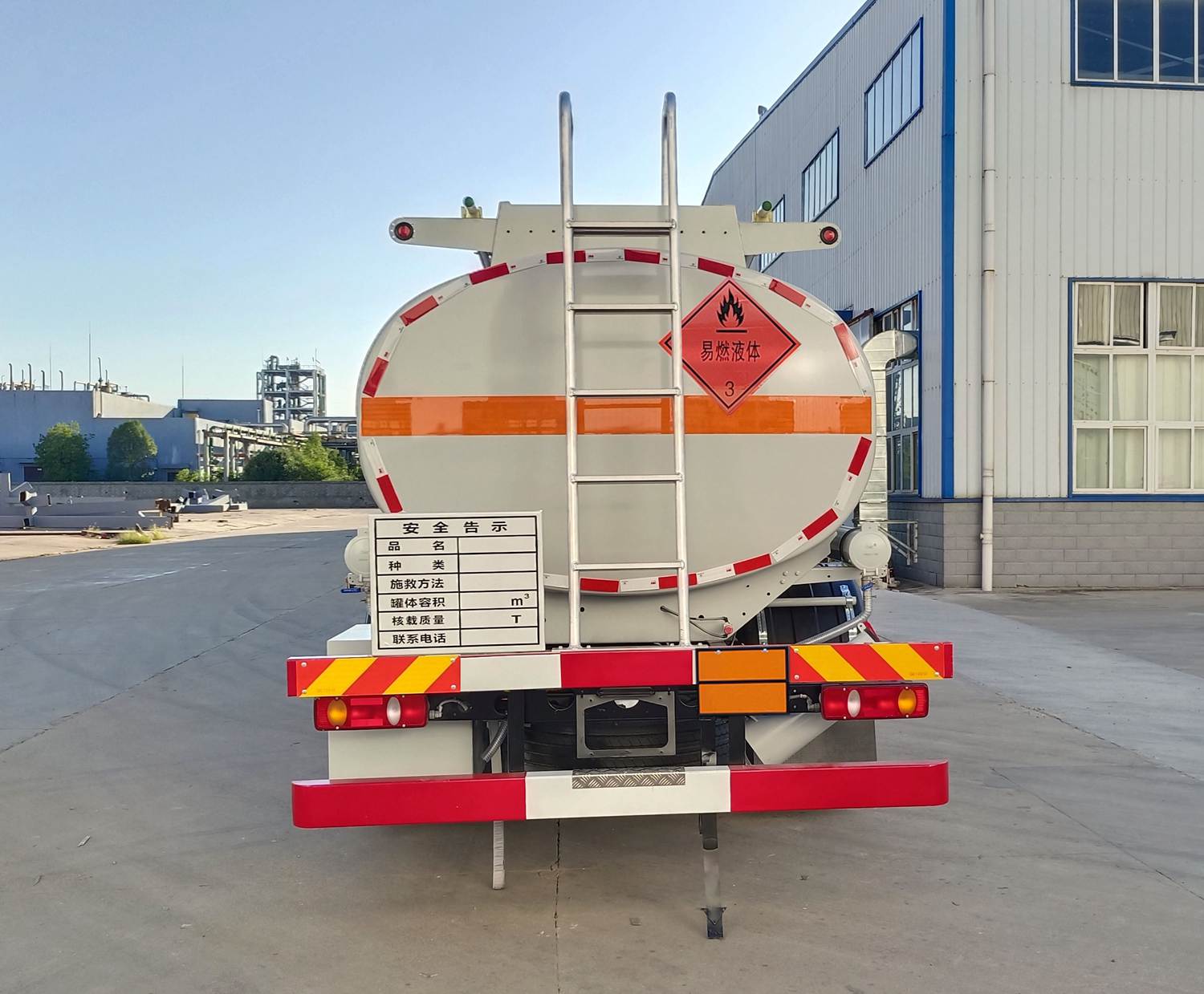 齊星牌QXC5181GRYD6易燃液體罐式運(yùn)輸車公告圖片