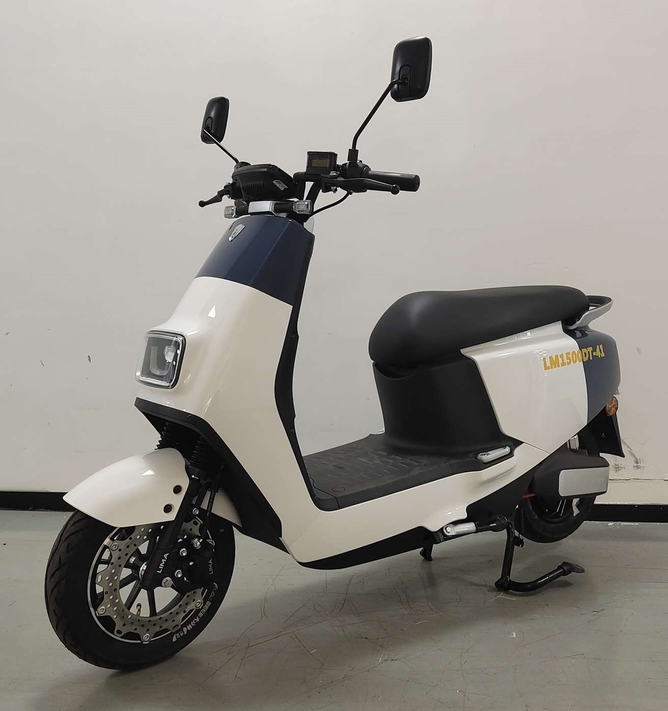 电动两轮摩托车