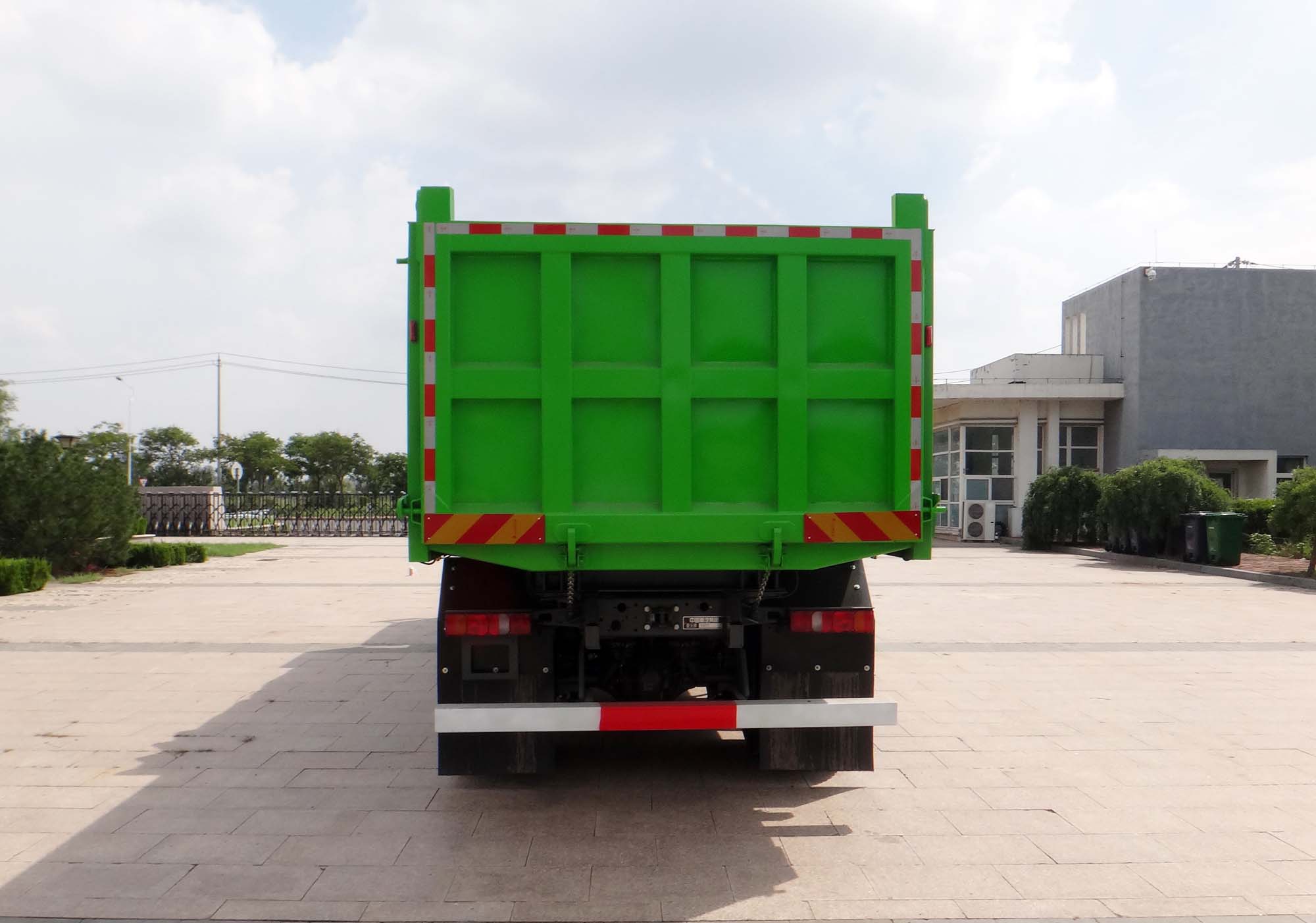 豪沃牌ZZ3317N326GF1B自卸汽车公告图片