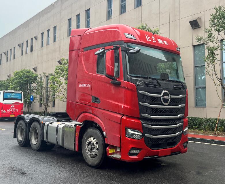 北京牌BJ4250D6CP-3半挂牵引车公告图片