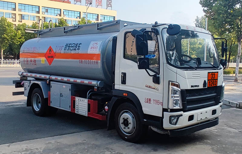 新东日牌YZR5127GYYZ6Q运油车