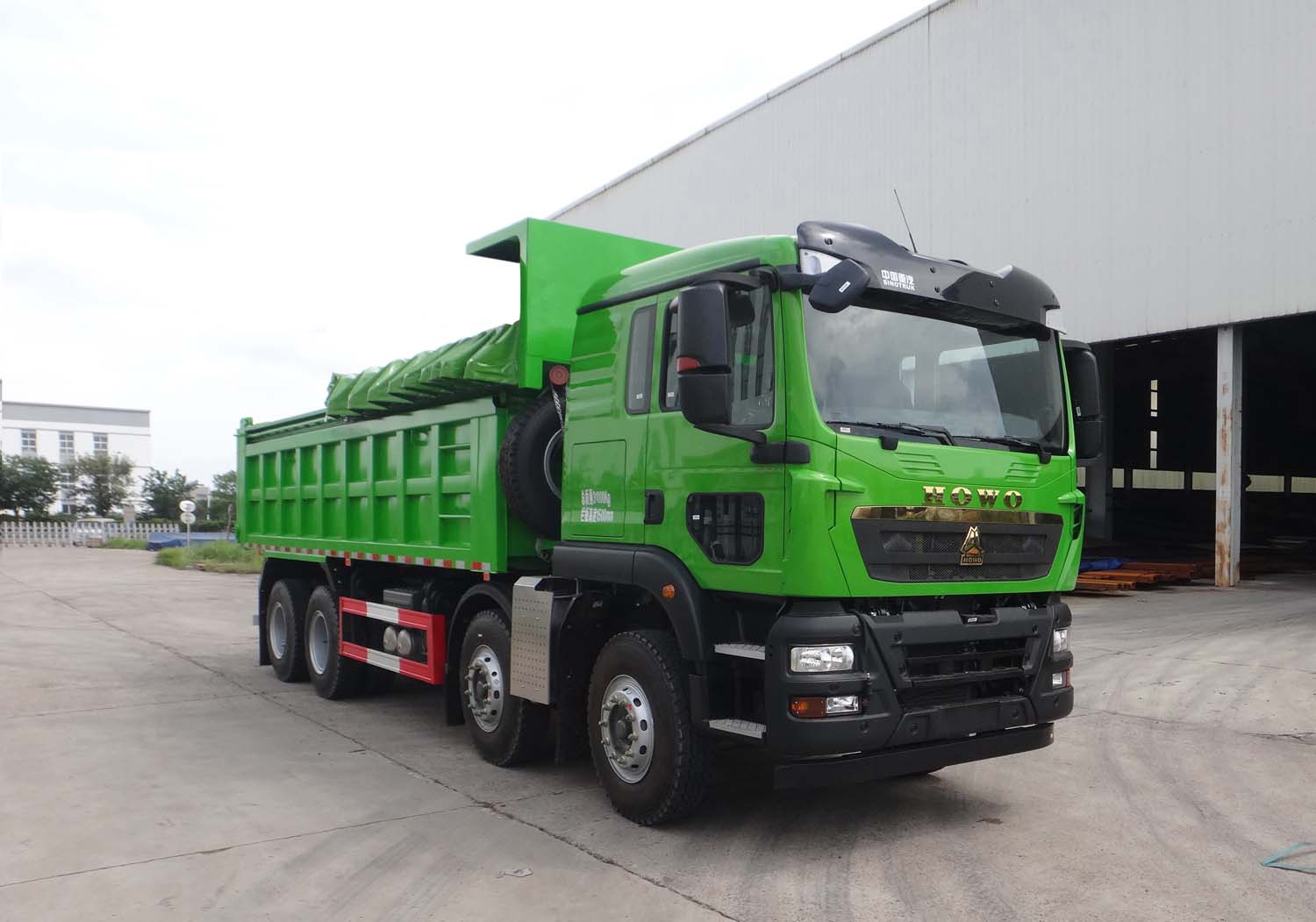 豪沃牌 350马力 前四后八 自卸汽车(ZZ3317N356GF1B)