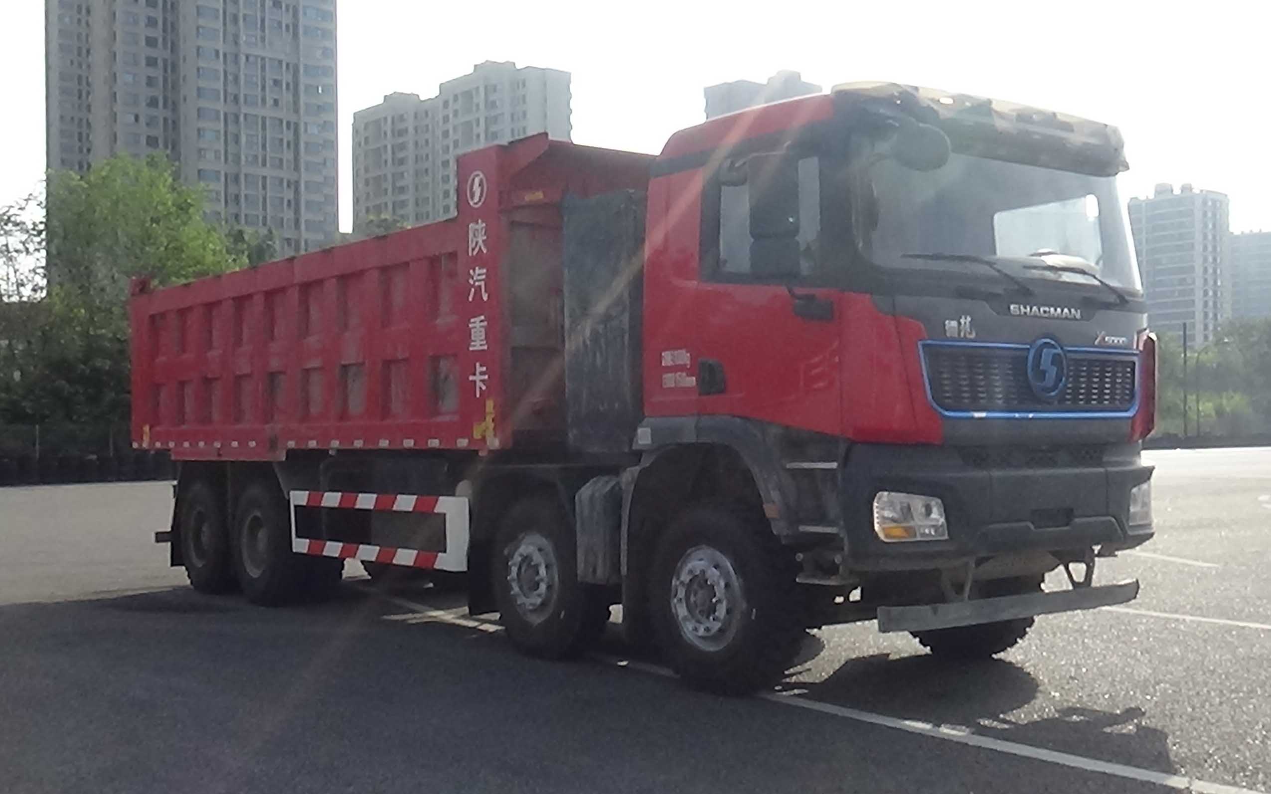 陕汽牌 585马力 前四后八 纯电动自卸汽车(SX3317XF506BEV1)