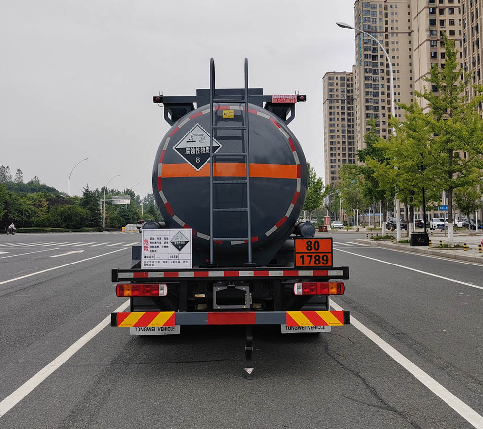 專(zhuān)威牌HTW5325GFWCA6腐蝕性物品罐式運(yùn)輸車(chē)公告圖片
