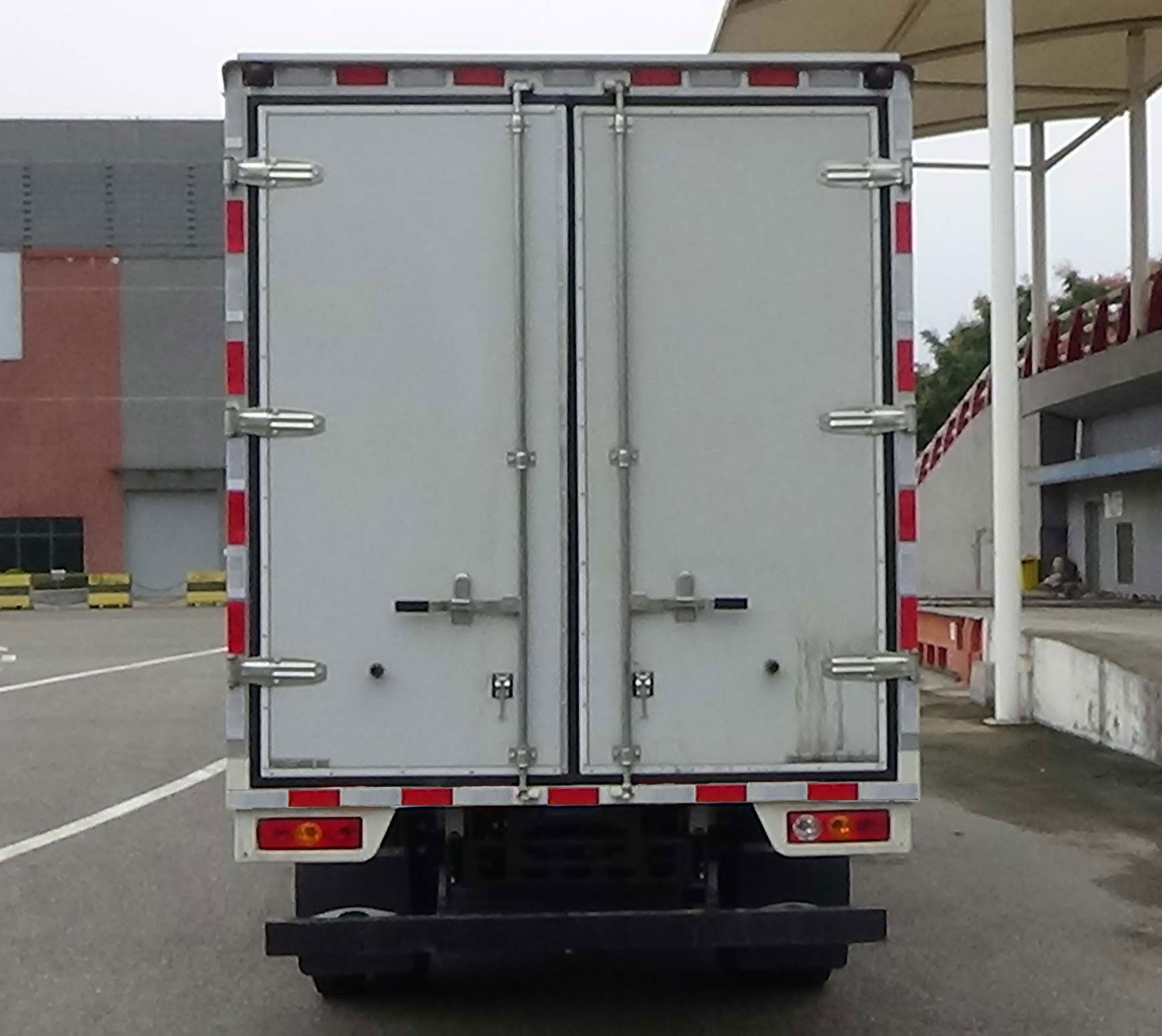 福田牌BJ5045XXY9ABA-58廂式運(yùn)輸車公告圖片