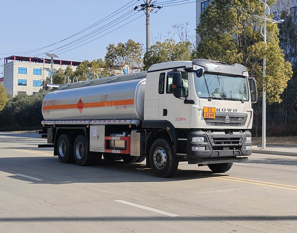 專威牌HTW5267GRYZZ6易燃液體罐式運輸車公告圖片