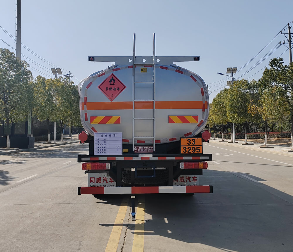 專威牌HTW5267GRYZZ6易燃液體罐式運輸車公告圖片
