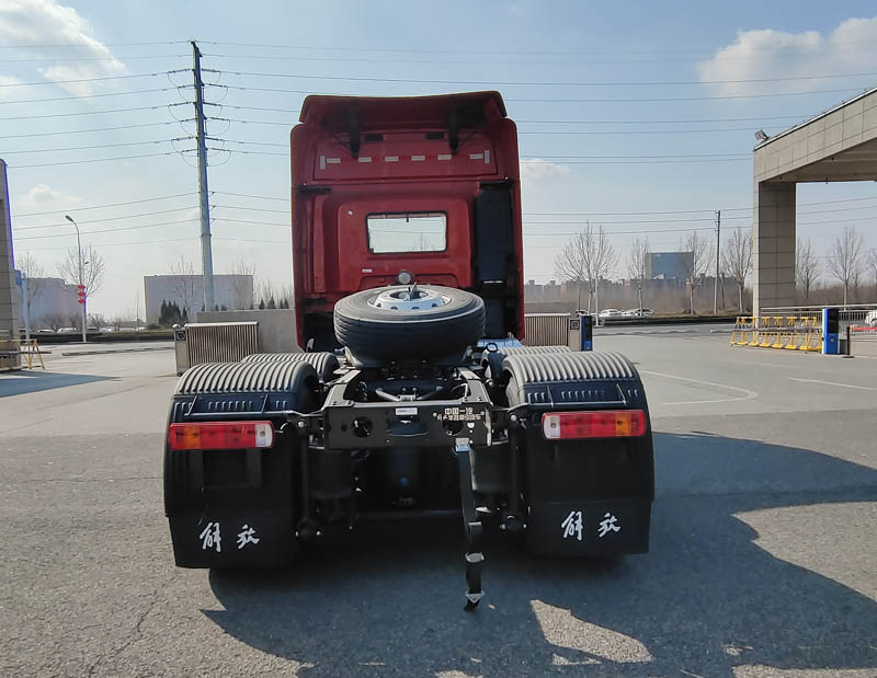 解放牌CA4258P25K15T1E6A81危险品牵引汽车公告图片