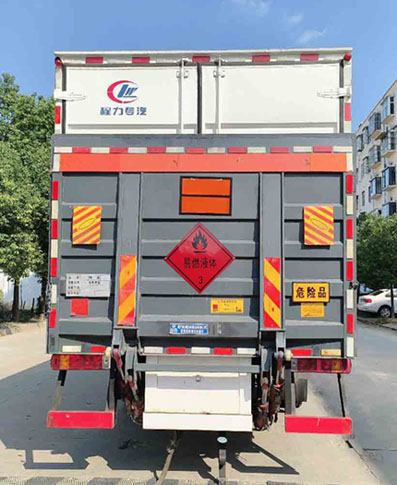 程力威牌CLW5183XRYCDP易燃液體廂式運(yùn)輸車(chē)公告圖片
